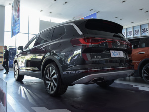 2021款330TSI 两驱豪华佳境版 左后45度