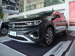 2021款330TSI 两驱豪华佳境版 左前45度