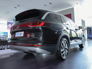 2021款330TSI 两驱豪华佳境版 右后45度