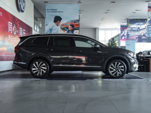 2021款330TSI 两驱豪华佳境版 正侧（右）
