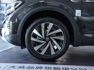 2021款330TSI 两驱豪华佳境版 轮圈