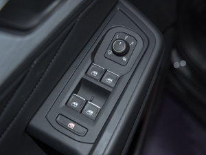 2021款330TSI 两驱豪华佳境版 主驾车窗控制区	