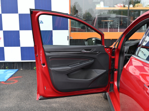 2021380TSI DSG GTI п؅^(q)