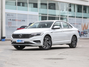 2022款200TSI 手动飞越版 左前45度