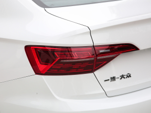 2022款200TSI 手动飞越版 尾灯