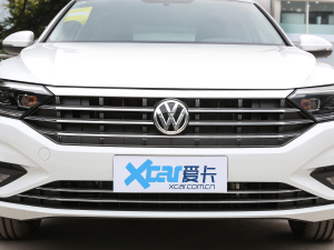 2022款200TSI 手动飞越版 中网