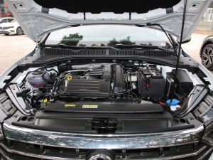 2022款200TSI 手动飞越版 发动机