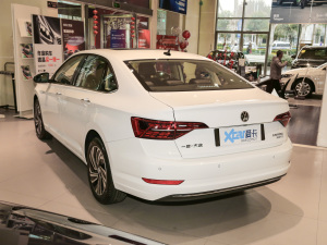 2022款280TSI DSG超越版 右后45度