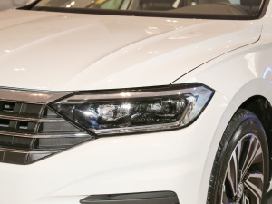 2022款280TSI DSG超越版 大灯