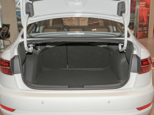 2022款280TSI DSG超越版 行李厢空间