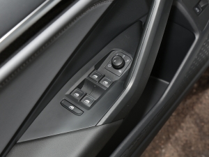 2022款280TSI DSG卓越版 主驾车窗控制区	