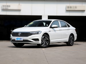 2022款200TSI DSG超越版 左前45度