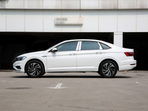 2022款200TSI DSG超越版 正侧（左）