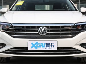2022款200TSI DSG超越版 中网