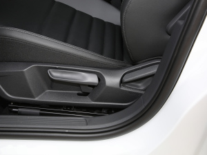 2022款200TSI DSG超越版 主驾驶座椅调节