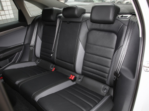 2022款200TSI DSG超越版 后排座椅