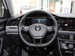 2022款200TSI DSG超越版 方向盘