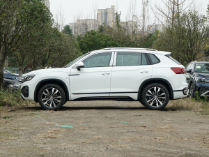 2022380TSI (q)R-Line(lin) (c)