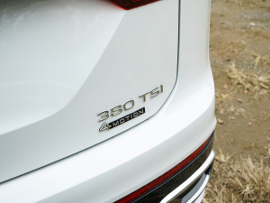 2022380TSI (q)R-Line(lin) (x)(ji)^