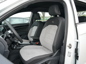 2022380TSI R-Line {