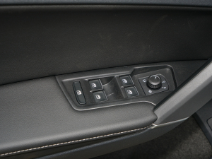 2022380TSI (q)R-Line(lin) {܇ƅ^(q)	