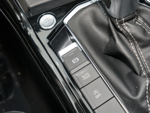 2022380TSI R-Line v܇Ƅ