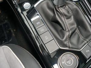 2022380TSI R-Line п؅^