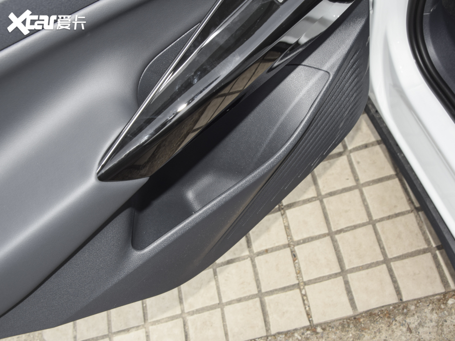 2022I(lng)D.4 CROZZ Lm(x)PURE+