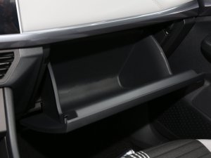 2023款200TSI 手动畅行版 手套箱