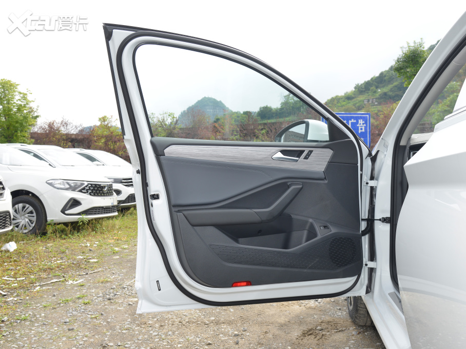 2023v 300TSI DSG׿Խ