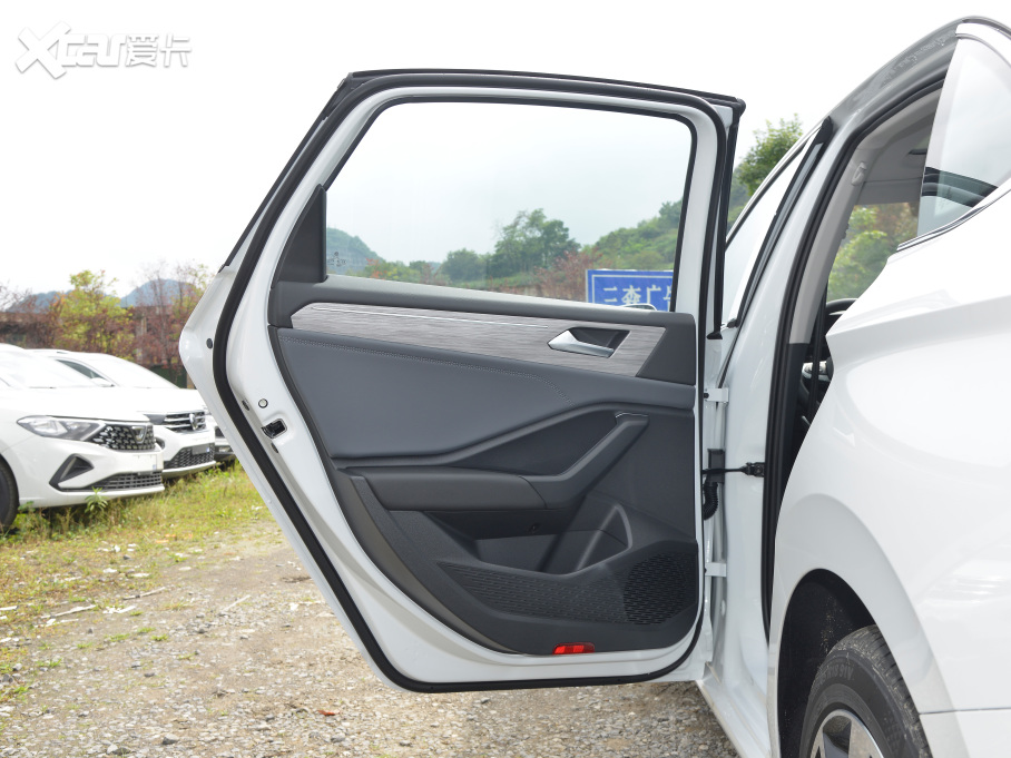 2023v 300TSI DSG׿Խ