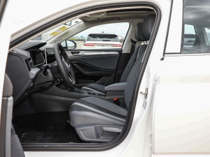 2023款200TSI DSG飞越版 前排空间