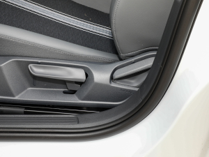 2023款200TSI DSG飞越版 主驾驶座椅调节