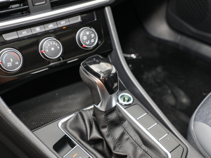 2023款200TSI DSG飞越版 换挡杆