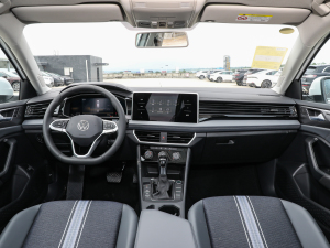 2023款200TSI DSG飞越版 内饰全景