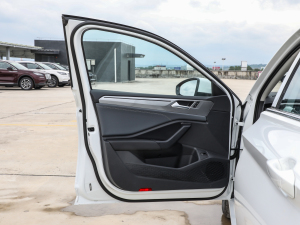 2023200TSI DSGwԽ {λ܇T