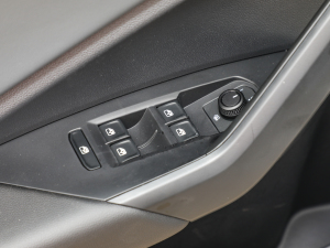 2023款200TSI DSG飞越版 主驾车窗控制区	