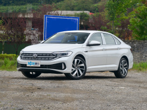 2023款300TSI DSG卓越版 左前45度