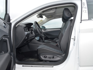 2023款300TSI DSG卓越版 前排空间
