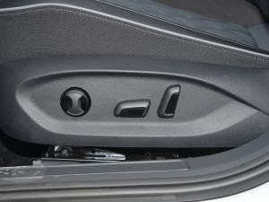 2023款300TSI DSG卓越版 主驾驶座椅调节