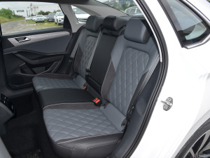 2023款300TSI DSG卓越版 后排座椅