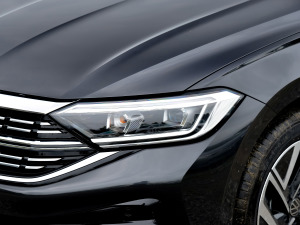 2023款200TSI DSG超越版 大灯