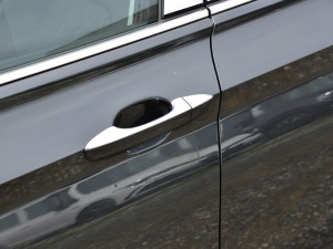 2023款200TSI DSG超越版 主驾门拉手