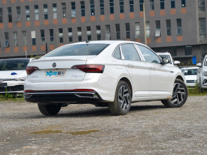 2023款280TSI DSG超越版 右后45度