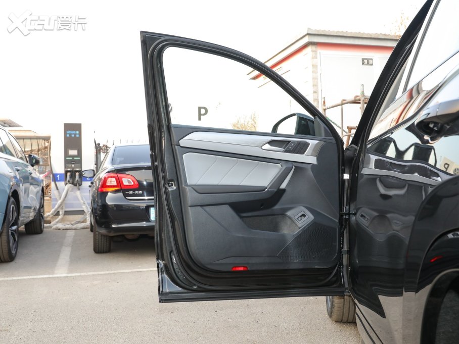 2023��̽�� �Ŀ� 380TSI ���R-Line���ܰ�