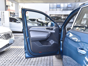 2023380TSI (q)R-Line Proǻ۰ {λ܇T