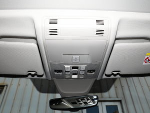 2023330TSI (q)R-Lineܰ п؅^(q)