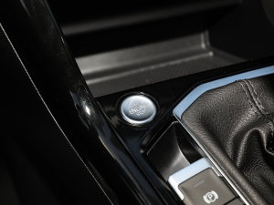 2023330TSI (q)R-Lineܰ п؅^(q)