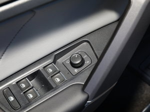 2023330TSI R-Lineܰ п؅^