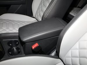 2023款300TSI 两驱豪华Plus进阶版 中央扶手箱